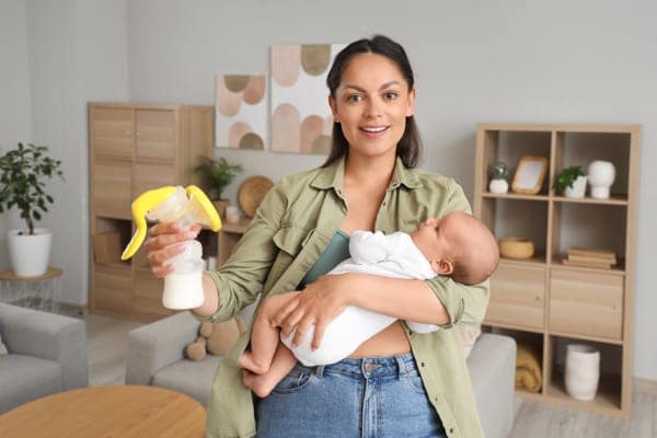 Blog 2-feeding and lactation-Pumping & Bottle Feeding- Building a Routine That Works.pdf-image-007 Pumping & Bottle Feeding: Building a Routine That Works